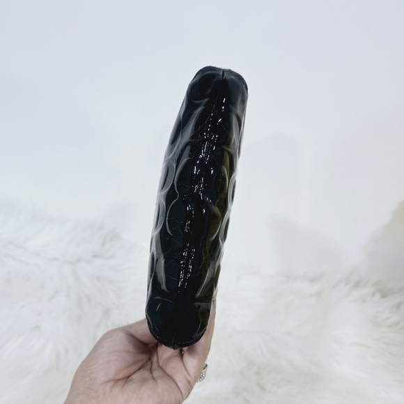 Coach black patent leather wristlet - Picture 7 of 15